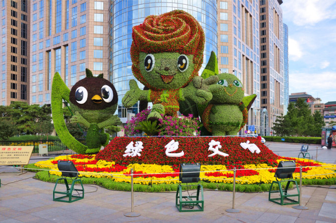 垂直花園雕塑怎么實現節能減排？