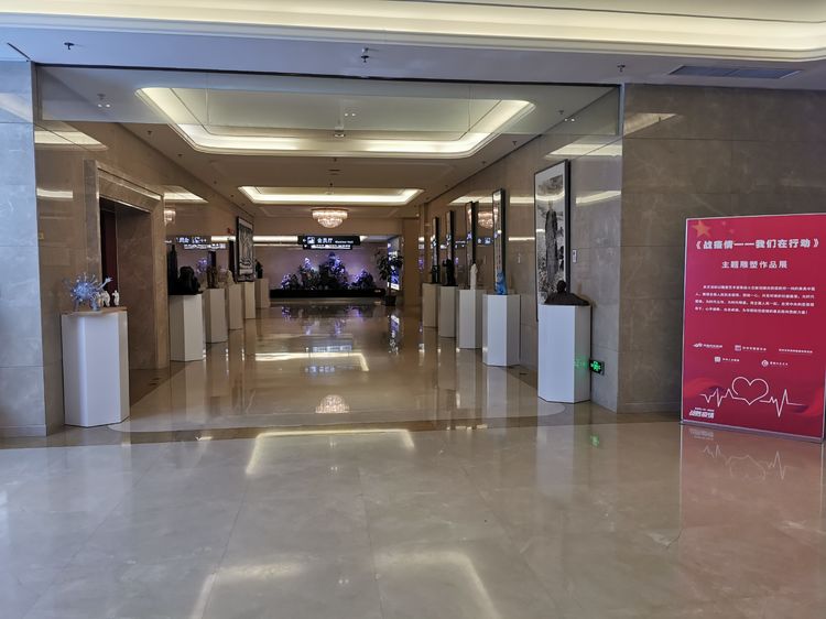 節(jié)慶美陳擺放不僅能營(yíng)造出濃厚的節(jié)日氛圍，還能提升商業(yè)環(huán)境的整體美感