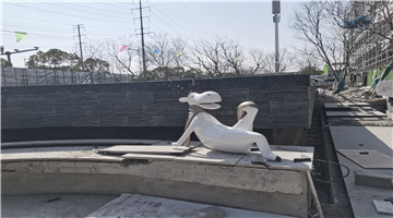 為什么玻璃鋼動物雕塑維護(hù)工作就顯得格外重要?